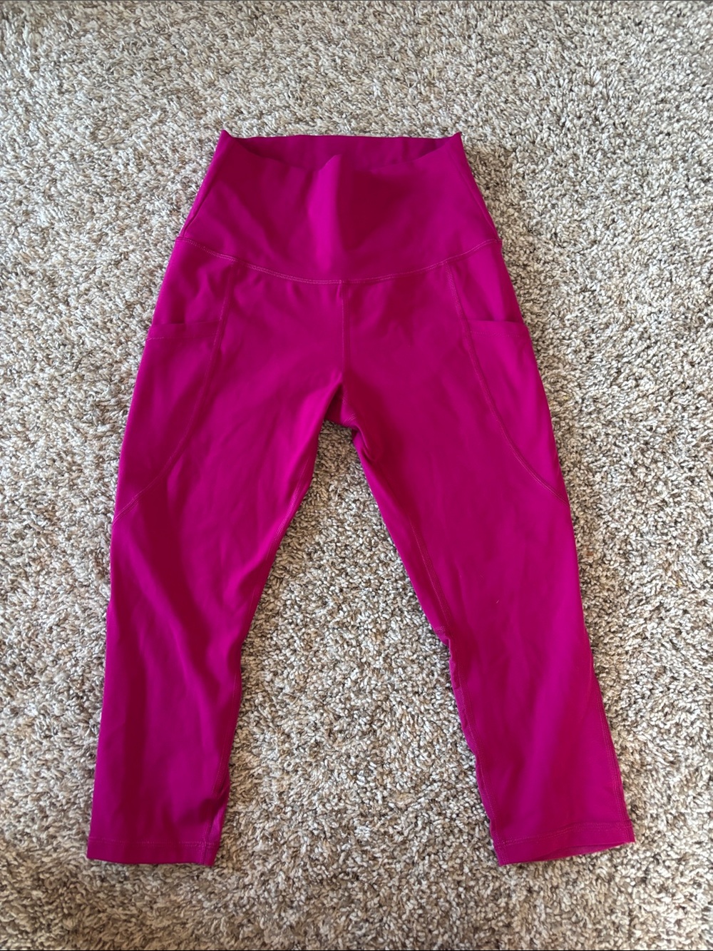 High-Waist cropped Active Leggings in Magenta size small
